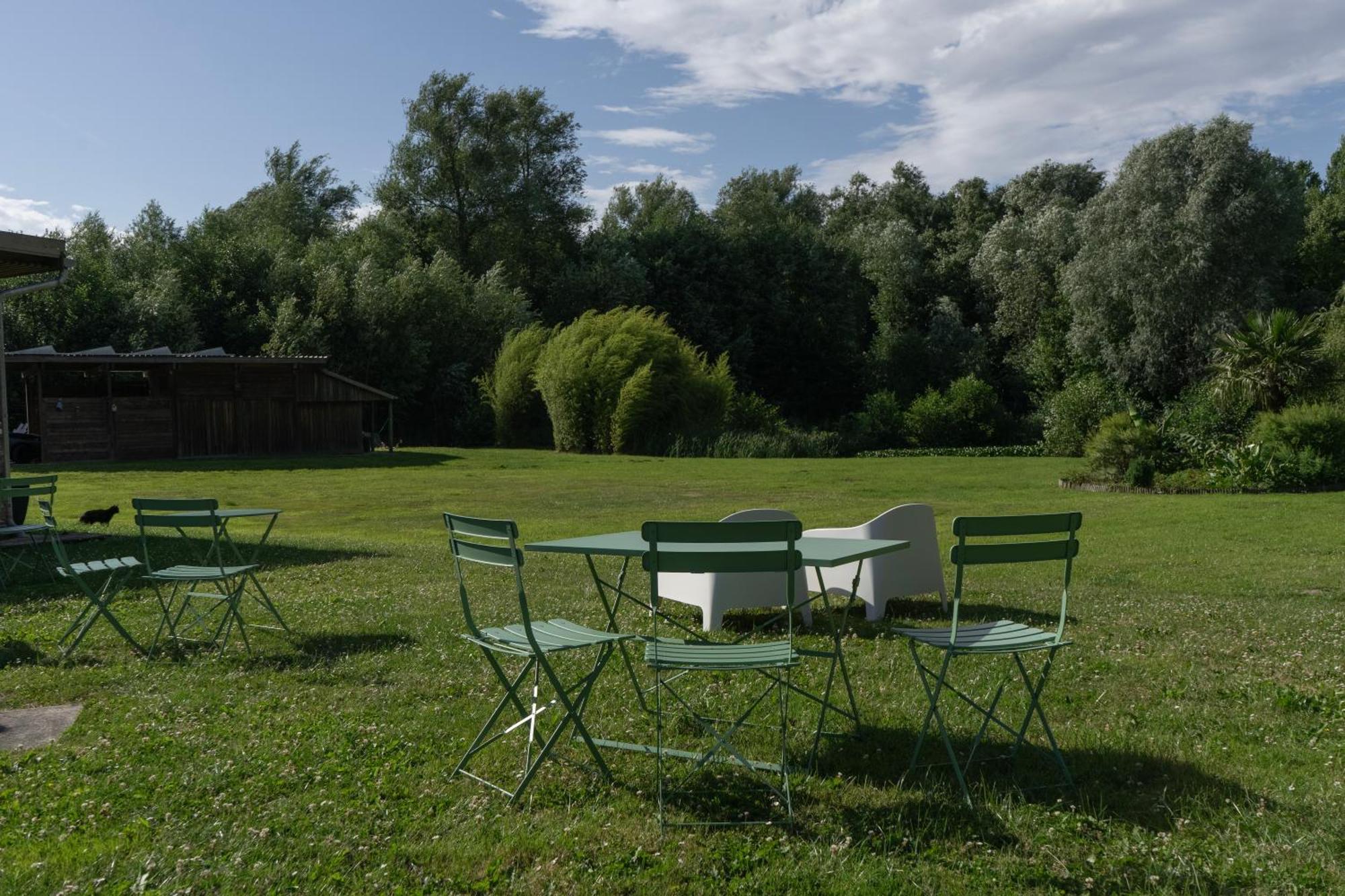 Au Petit Canteleu - Bed & Breakfast Beloeil Exterior photo